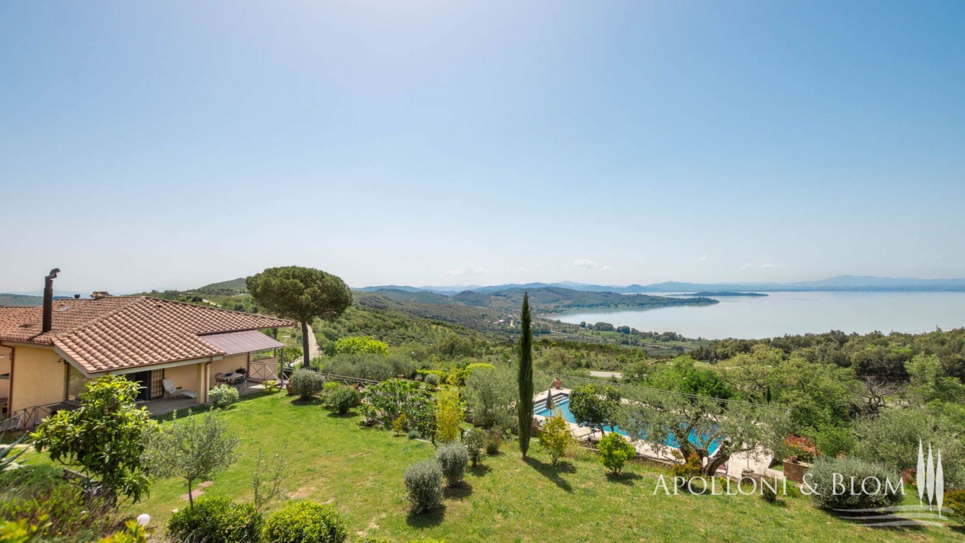 Hill-top Lake View Villa with infinity pool, Passignano sul Trasimeno